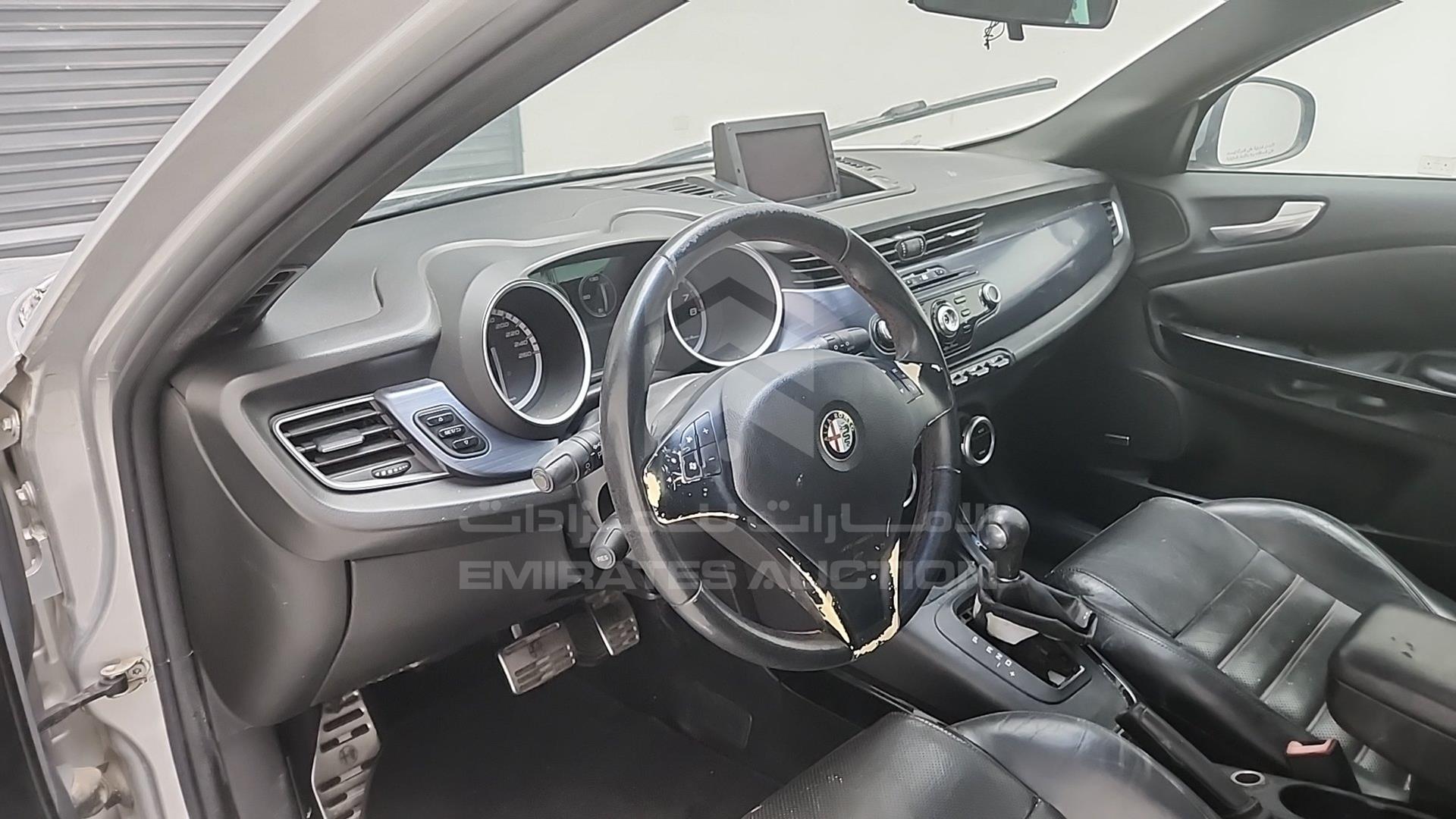 2014 ALFA ROMEO GILULIETTA VIN: ZARCABCA0E7216185