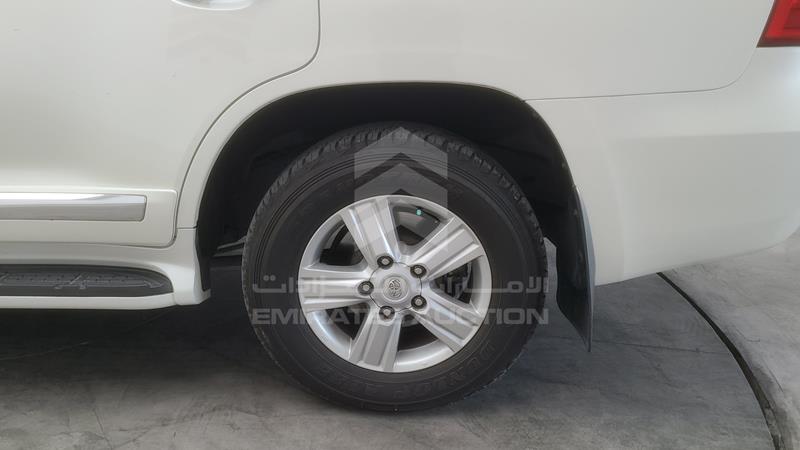 JTMHU09J5F4120610 Auction: EmiratesAuction Lot: 409010 JTMHU09J5F4120610 Toyota Land Cruiser 2015 WHITE Photo 41
