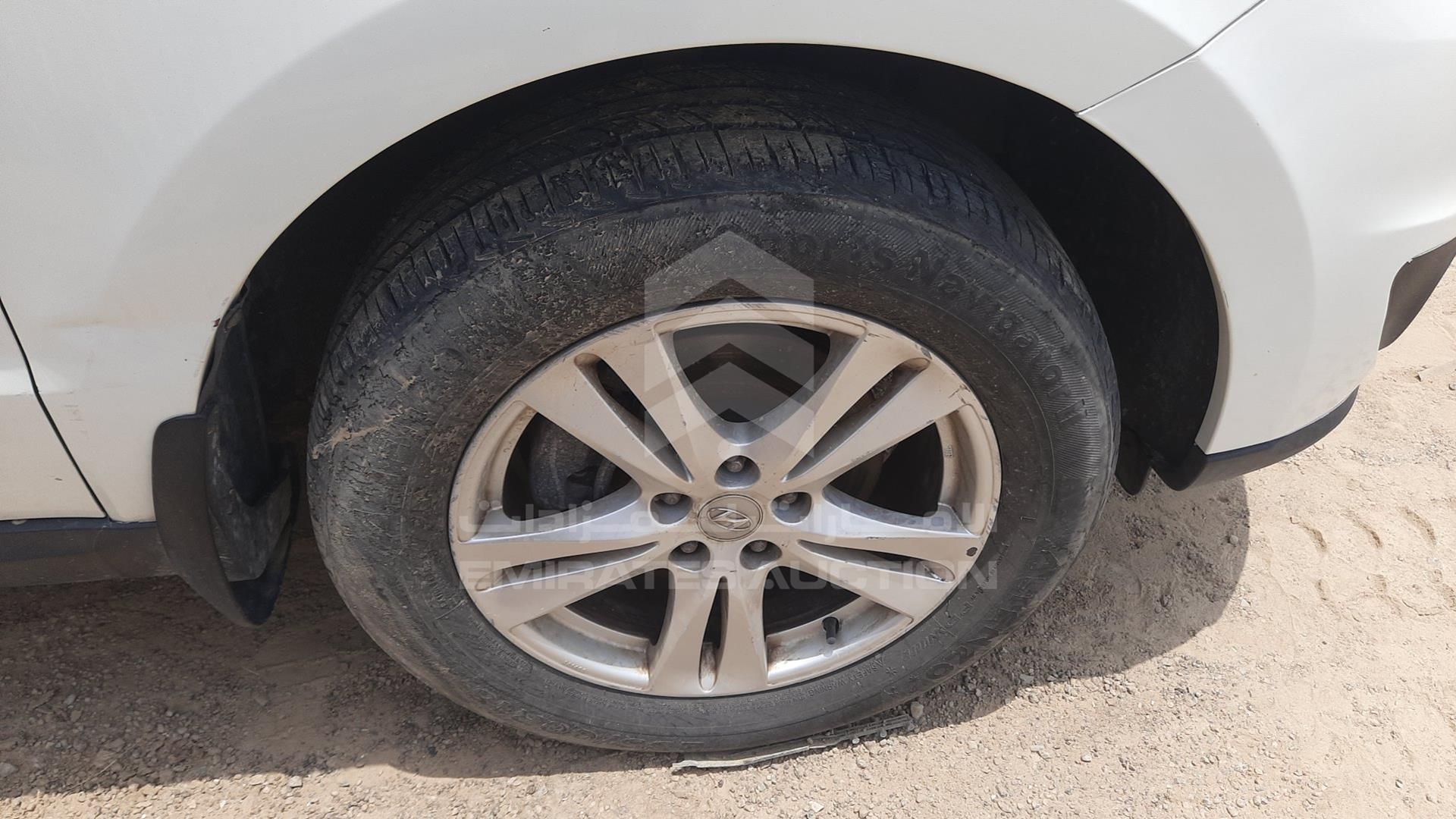 2011 HYUNDAI SANTA FE VIN: KMHSG81B4BU712358