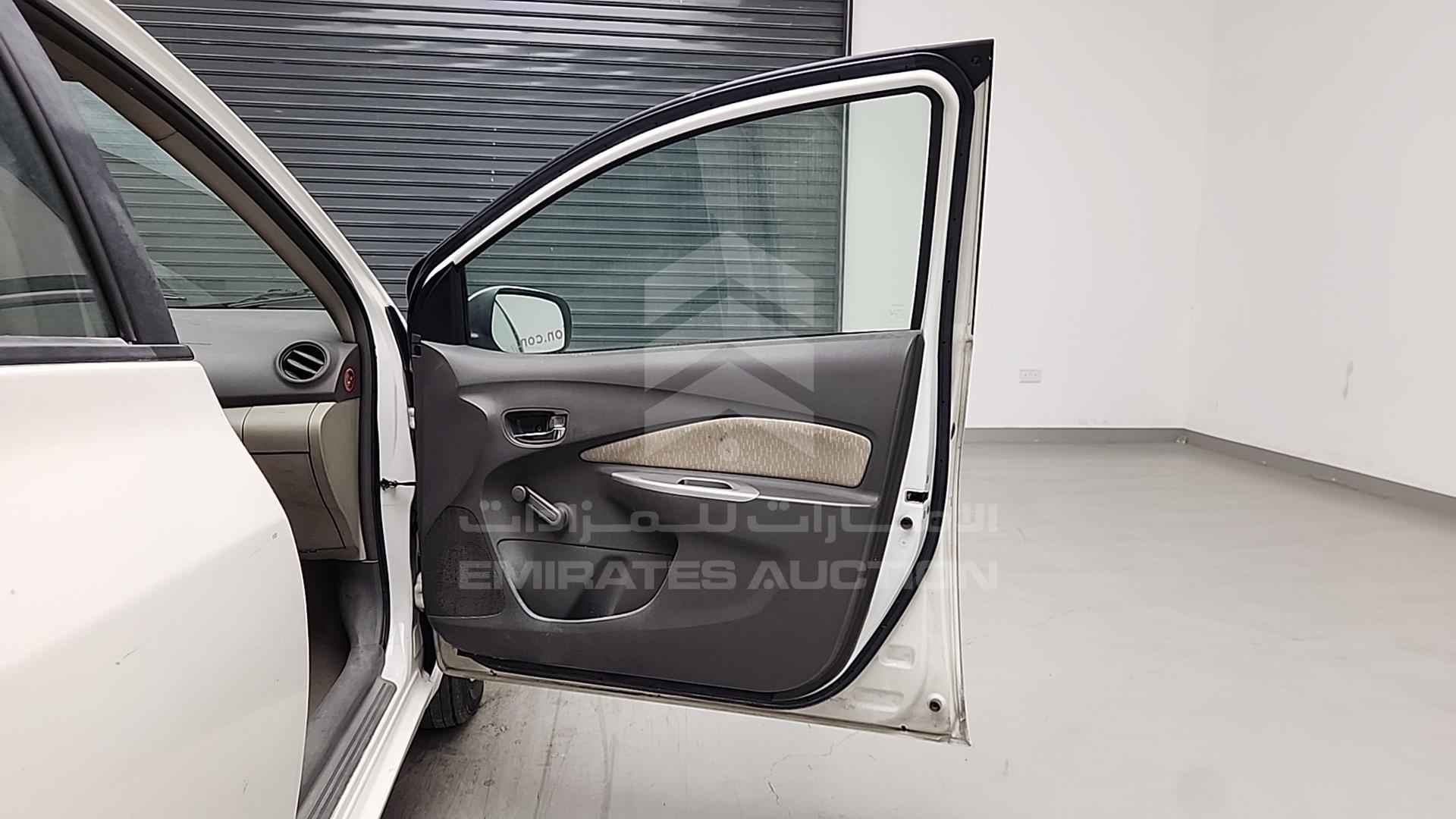 2011 TOYOTA YARIS VIN: JTDBW9234B4052200