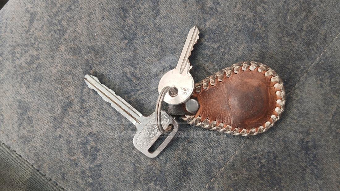 1997 Toyota Camry — Keys — Photo 4