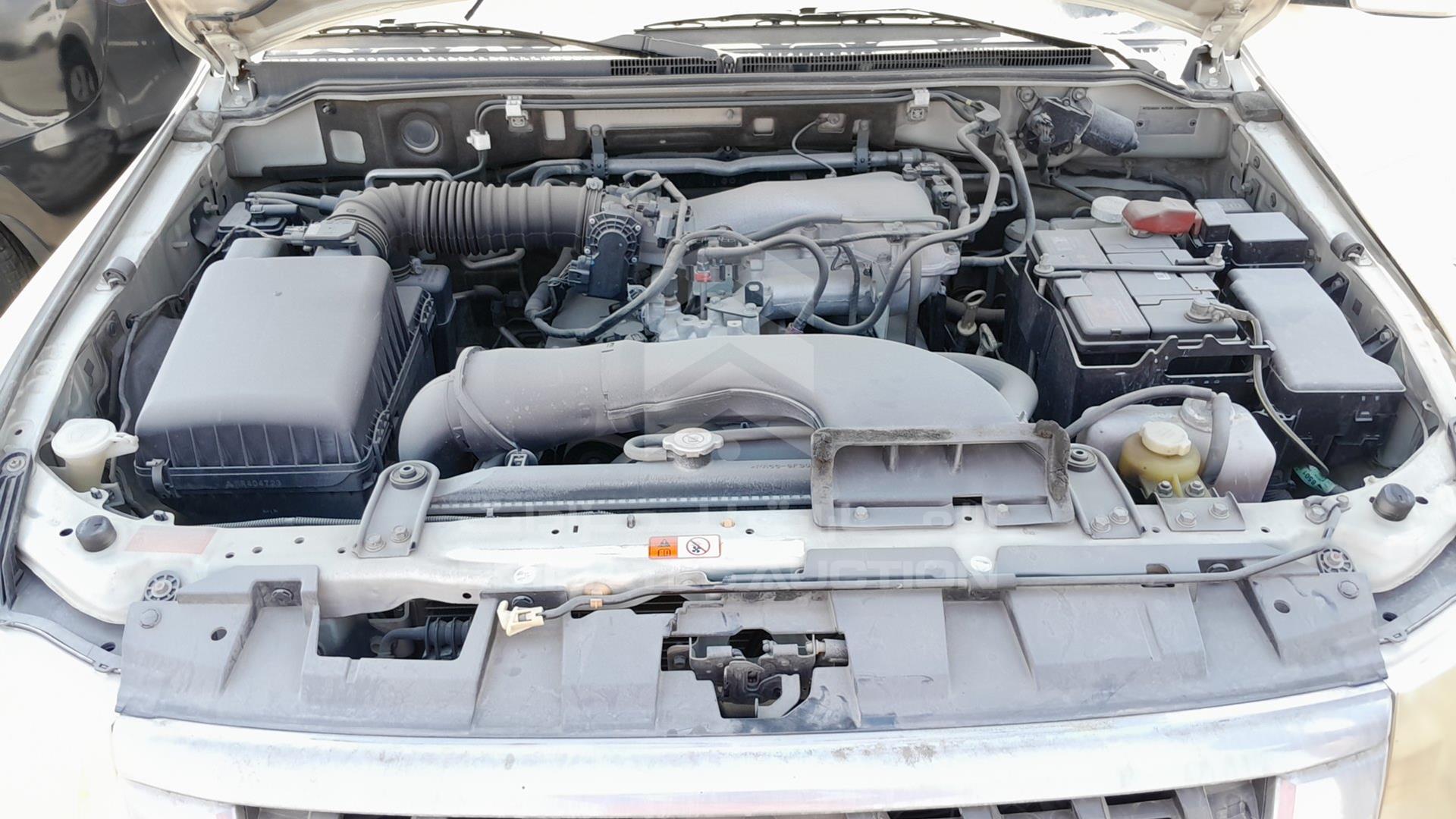 2015 MITSUBISHI PAJERO VIN: JMYLYV95WFJ713366