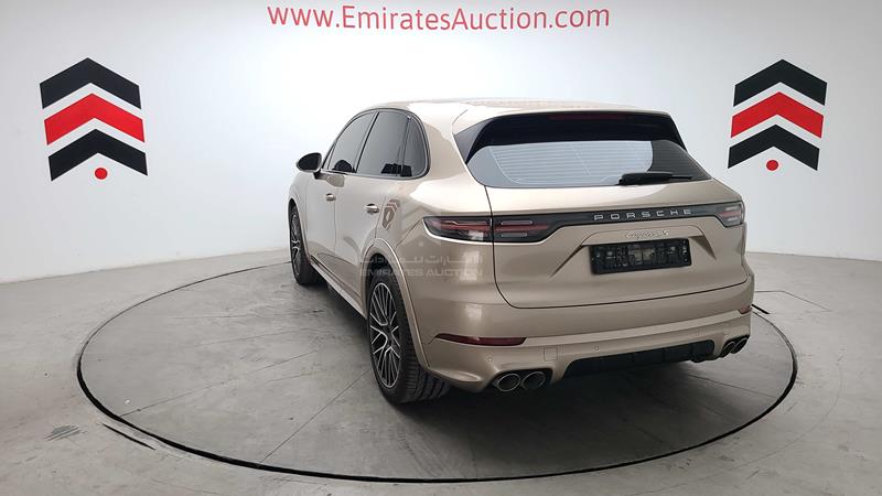 WP1AB2AY8KDA60374 2019 Porsche Cayenne S photo 11