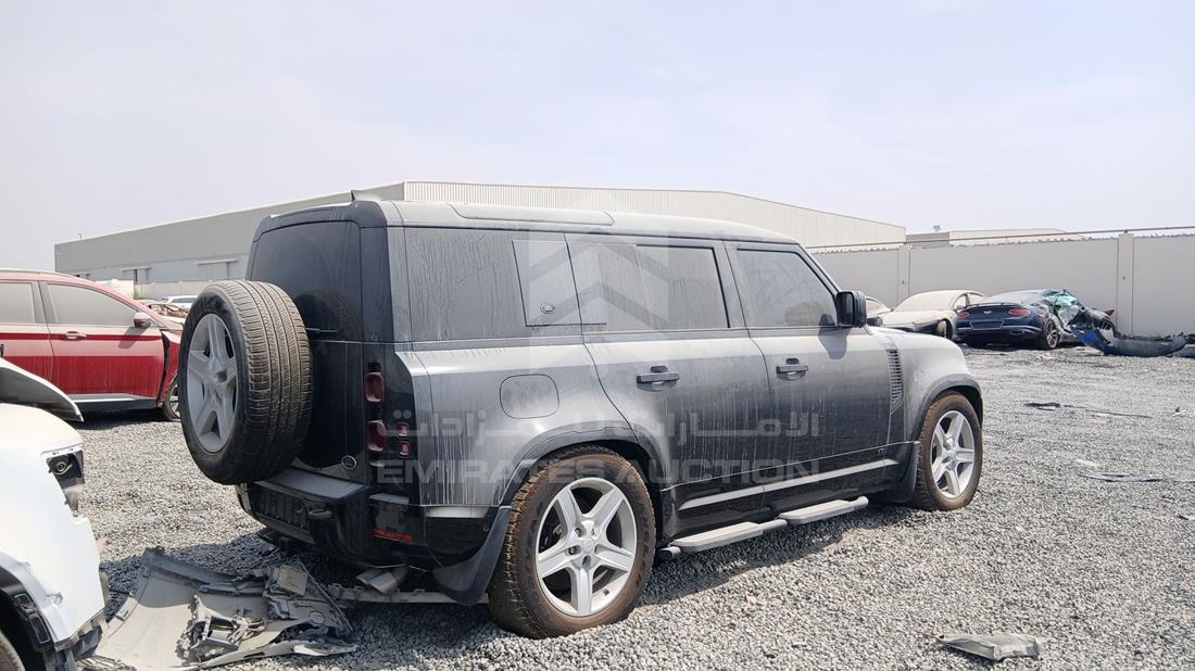 لاند روفر Defender 2023 — الزاوية الخلفية اليمنى — صورة 7