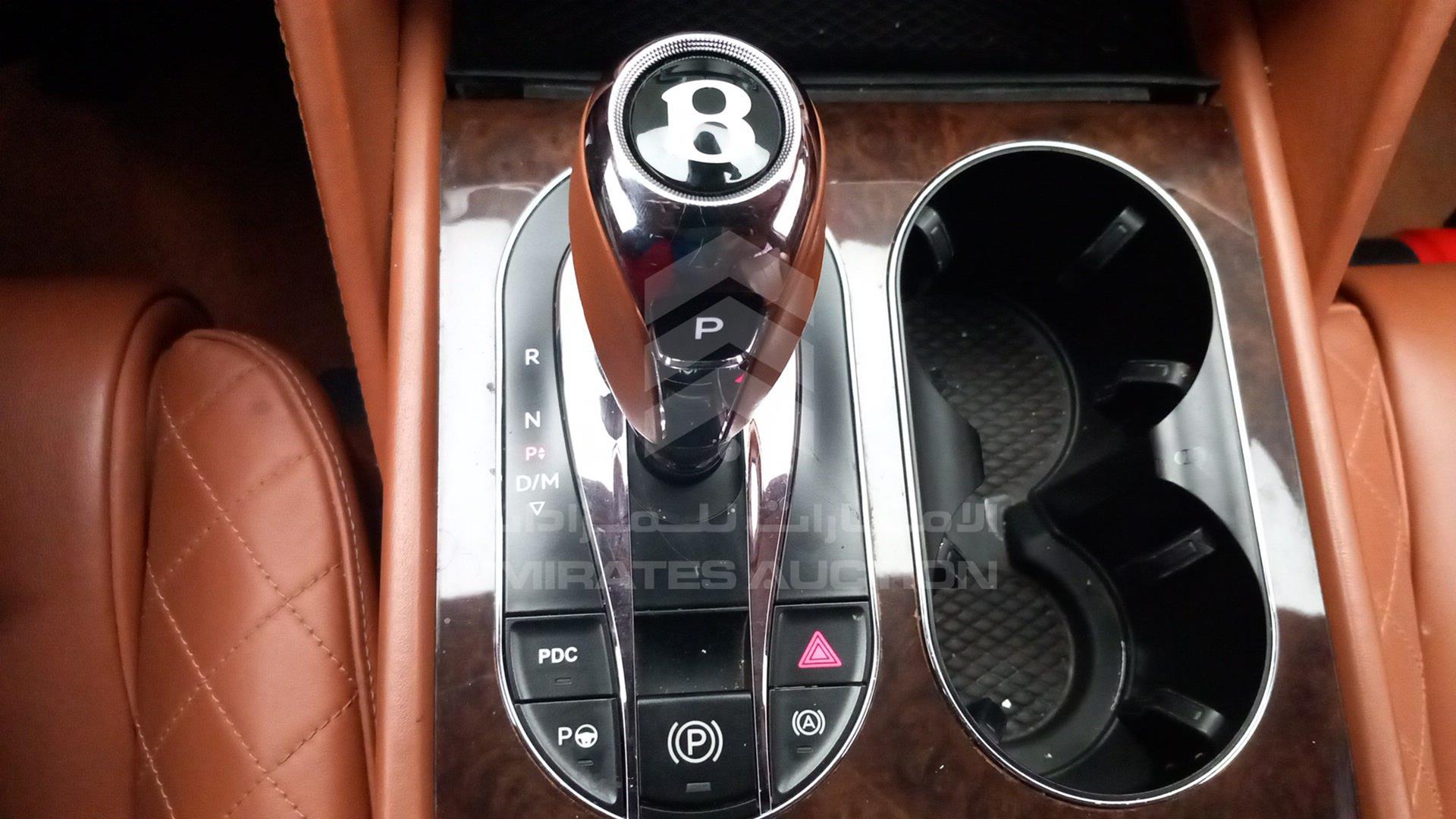 2017 BENTLEY BENTAYGA VIN: SJAAB1ZV5HC016676