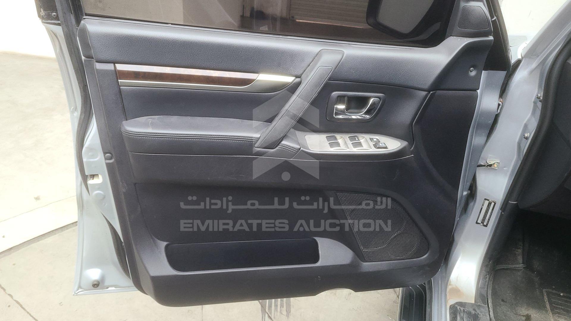 2011 MITSUBISHI PAJERO VIN: JMYLRV95WBJ704959