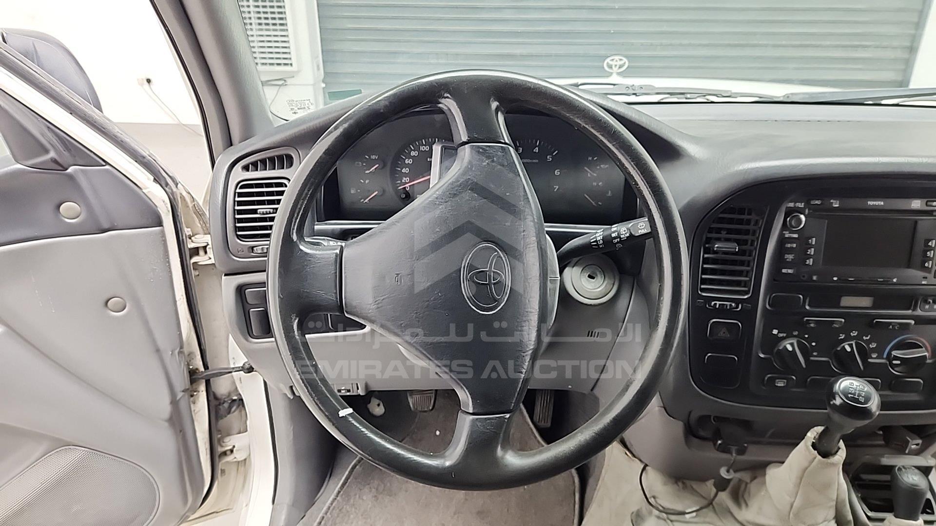 2002 TOYOTA LAND CRUISER VIN: JTGHJ01J723001920
