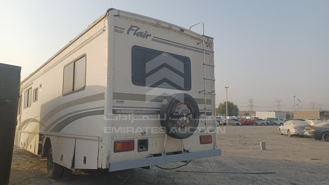 Caravan — Rear Left Angle — Photo 4