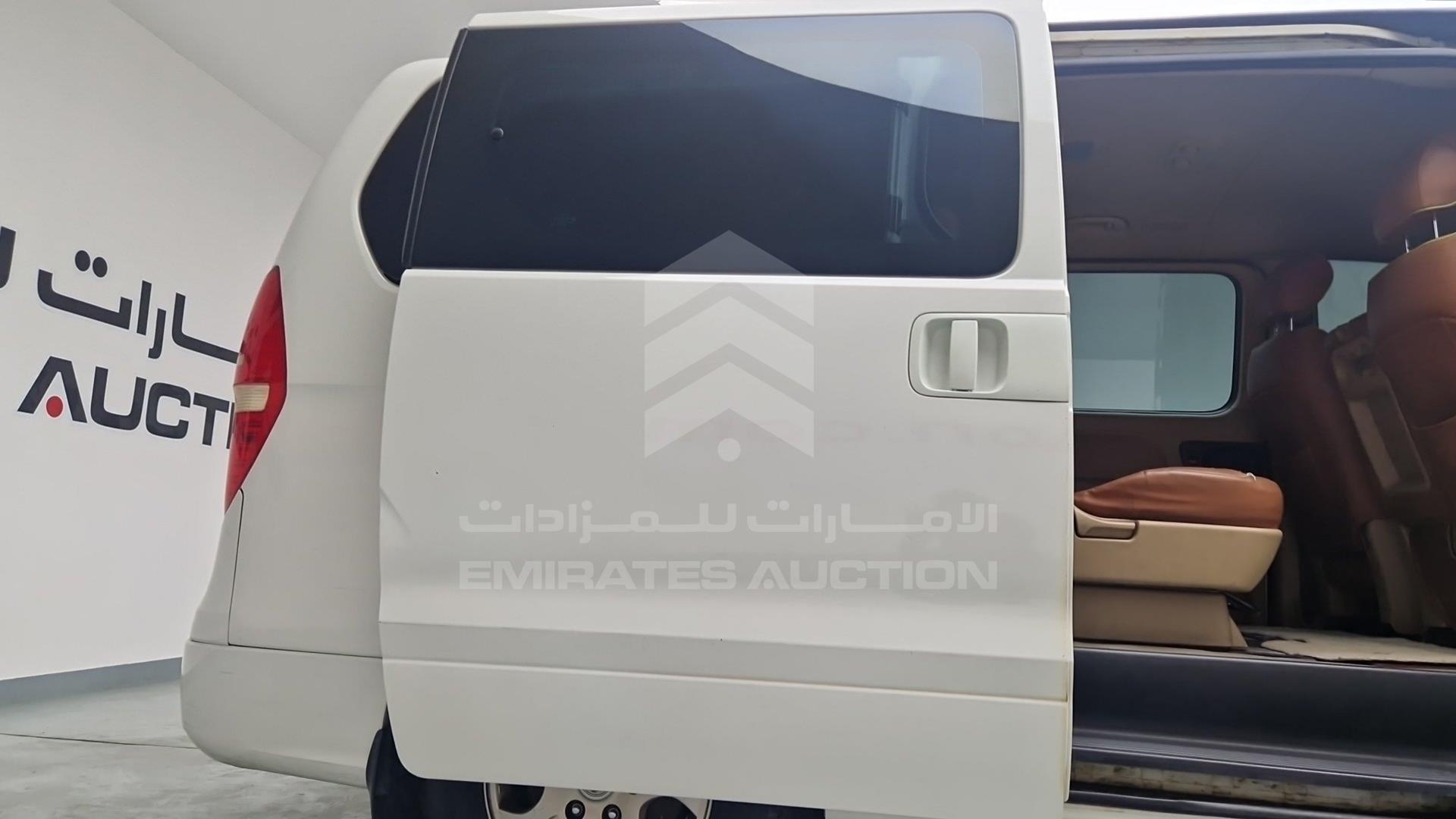 2012 HYUNDAI H1 VIN: KMHWH81R6CU371221