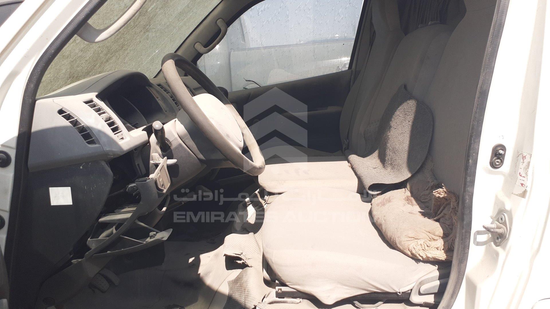 2005 TOYOTA HIACE VIN: JTGJX02P750002445