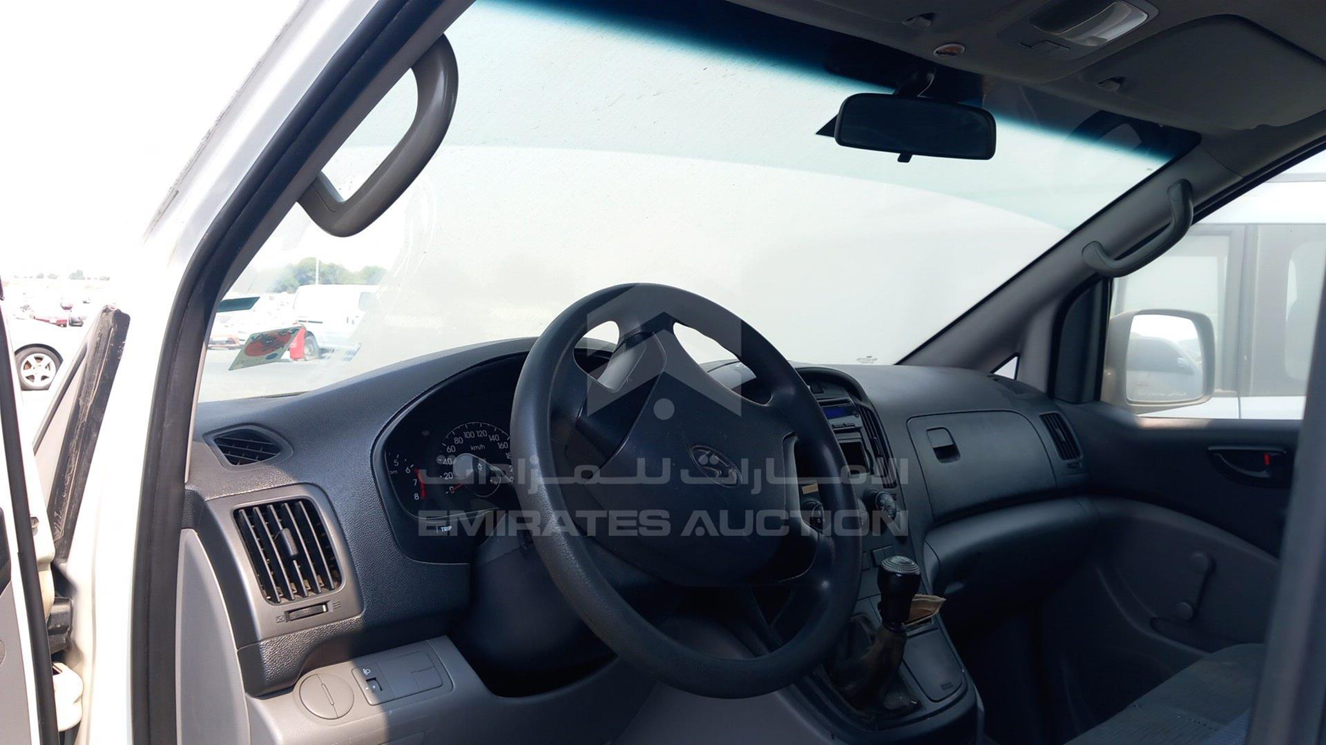 2013 HYUNDAI H1 VIN: KMHWG81R6DU548337