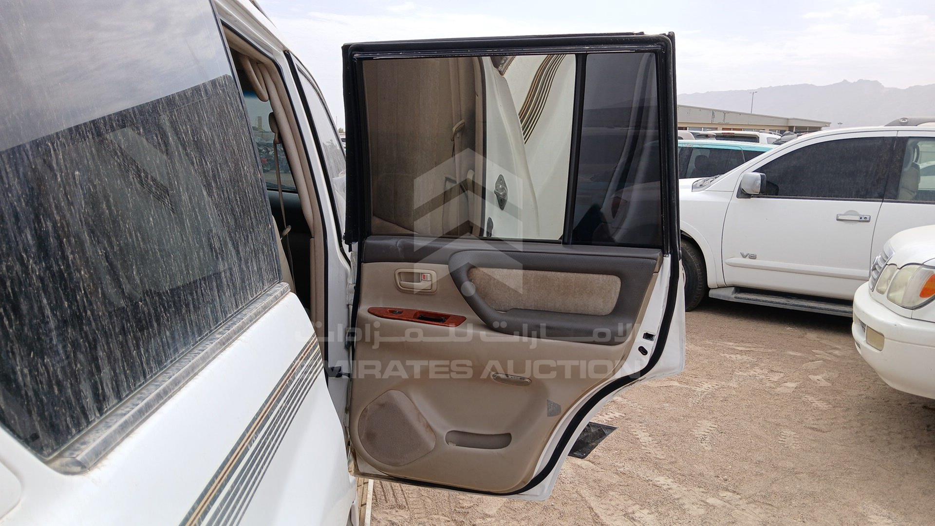 2004 TOYOTA LAND CRUISER VIN: JTEHT05J942060151