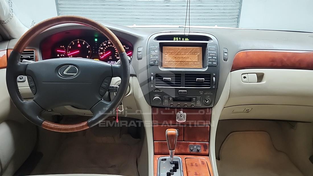 2001 Lexus LS 430 — Entertainment Systems & Camera Monitor & Navigation — Photo 16