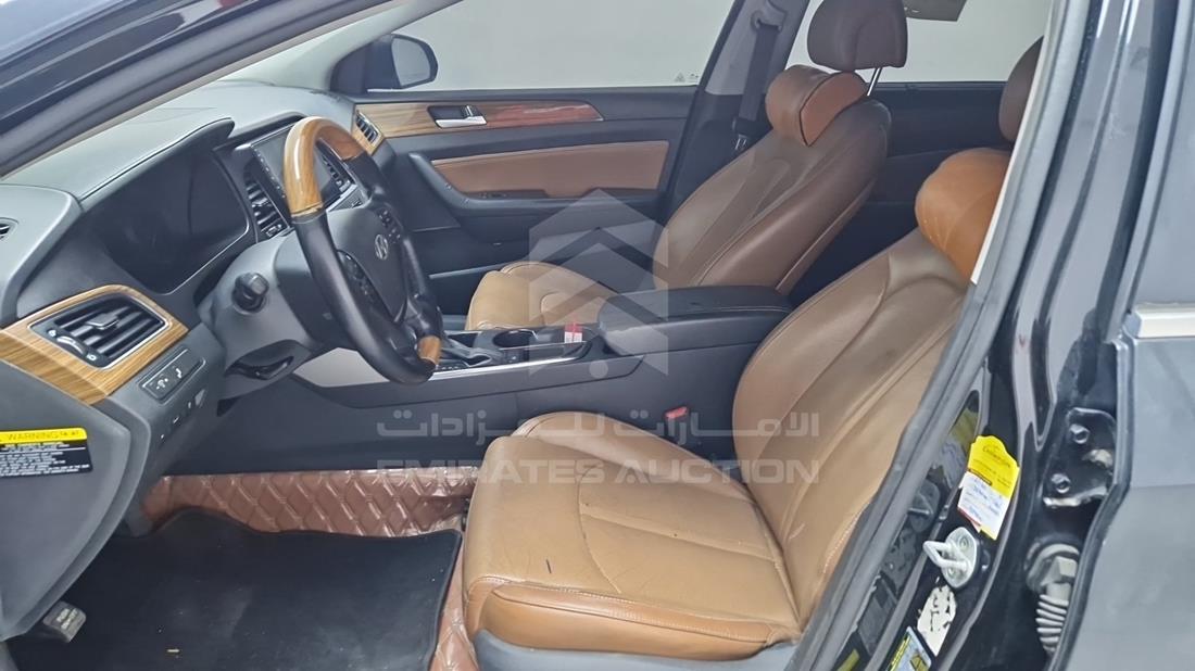 هيونداي سوناتا 2015 — زاوية السائق الأمامية اليسرى — صورة 16