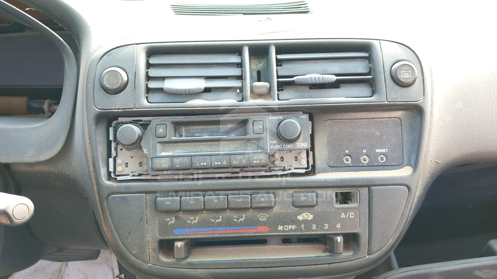 1999 HONDA CIVIC VIN: JHMEK3640XS407826