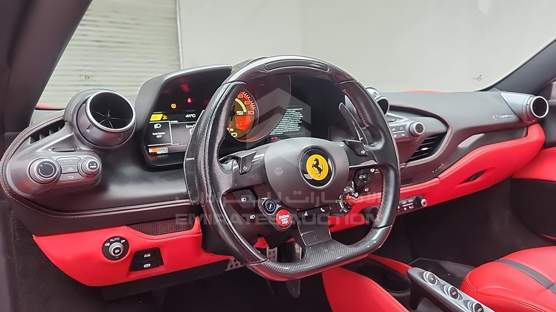 فيراري F8 Spider 2023 — زاوية الواجهة الكاملة — صورة 16