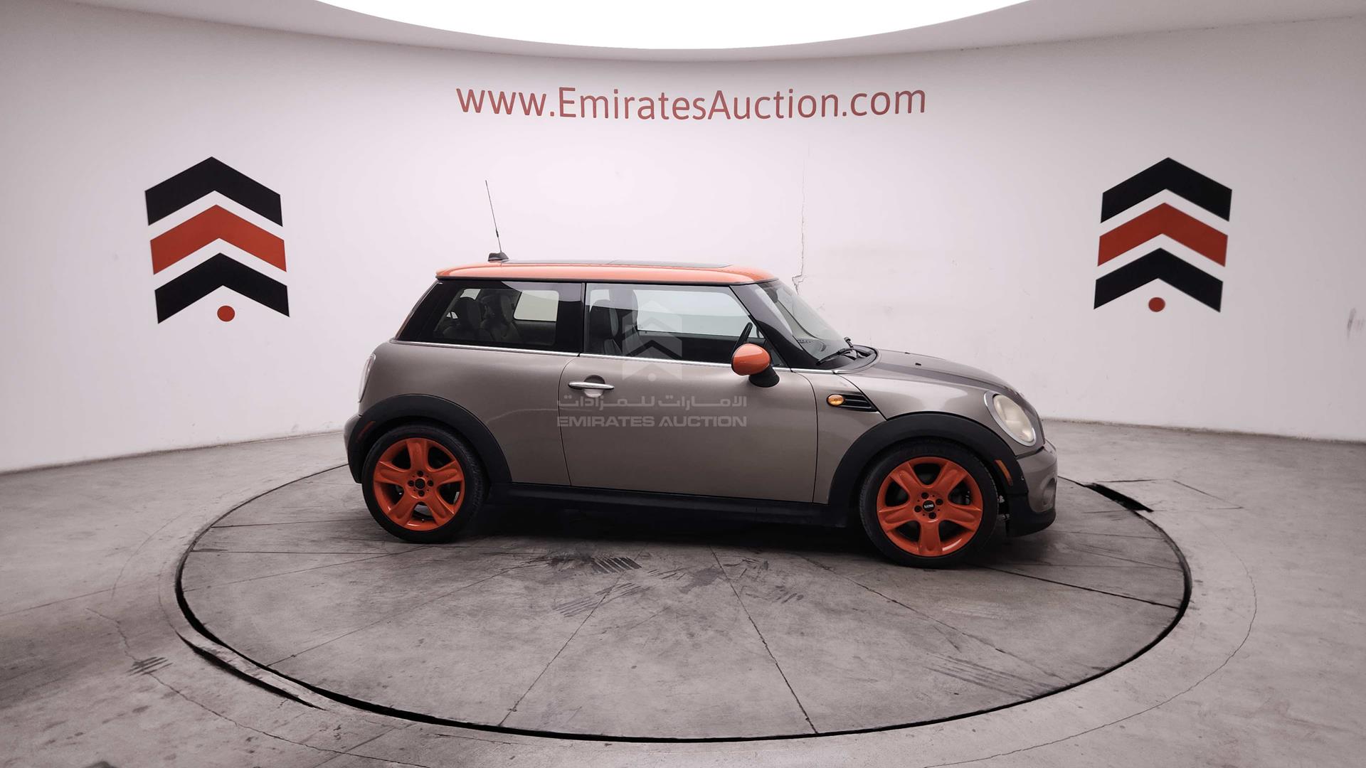 2013 MINI COOPER VIN: WMWSU3C52DT684427