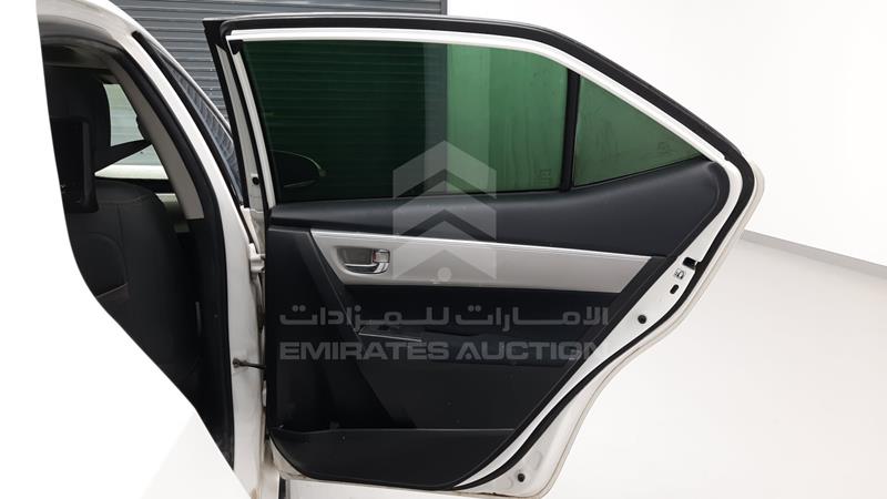 RKLBL9HE7F5241122 Auction: EmiratesAuction Lot: 407963 RKLBL9HE7F5241122 Toyota Corolla 2015 WHITE Photo 30
