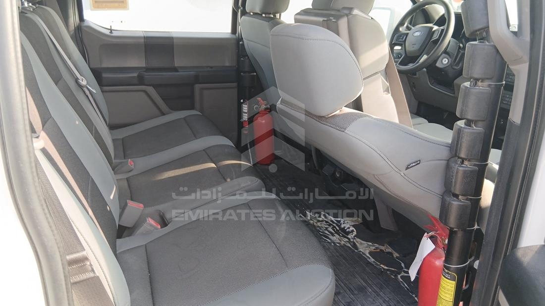 فورد اف 150 2019 — زاوية الراكب الخلفي اليمنى — صورة 23