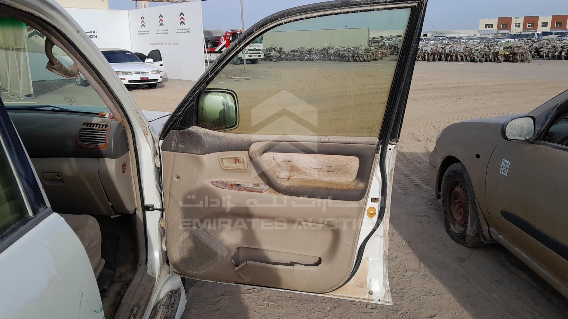 2006 TOYOTA LAND CRUISER VIN: JTEHJ09JX65132086