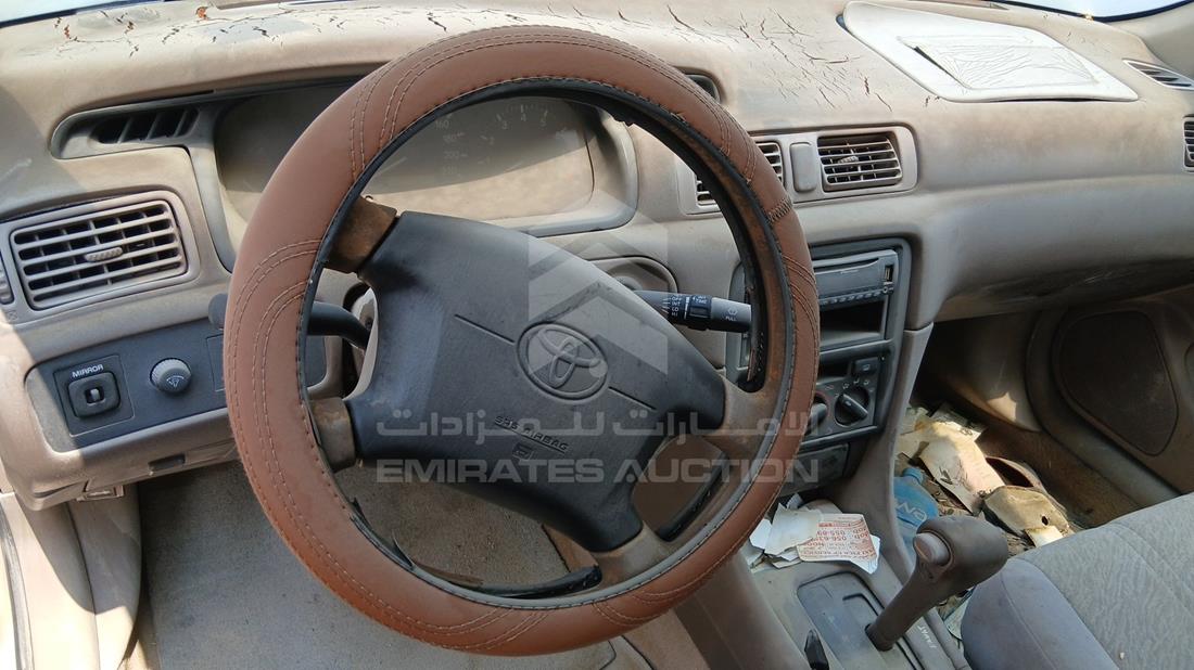 2000 Toyota Camry — Steering & Mounted Controls — Photo 12