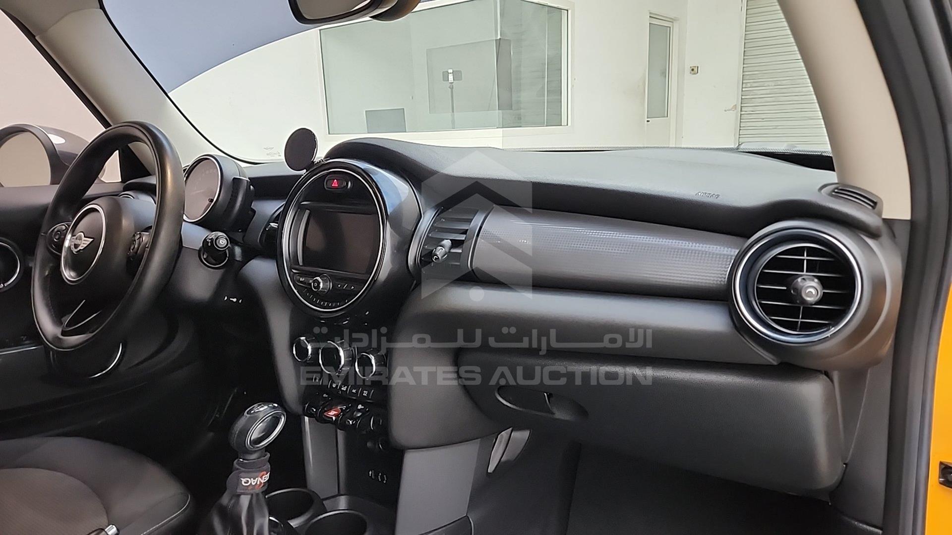 2016 MINI COOPER VIN: WMWXM5109G2A68567