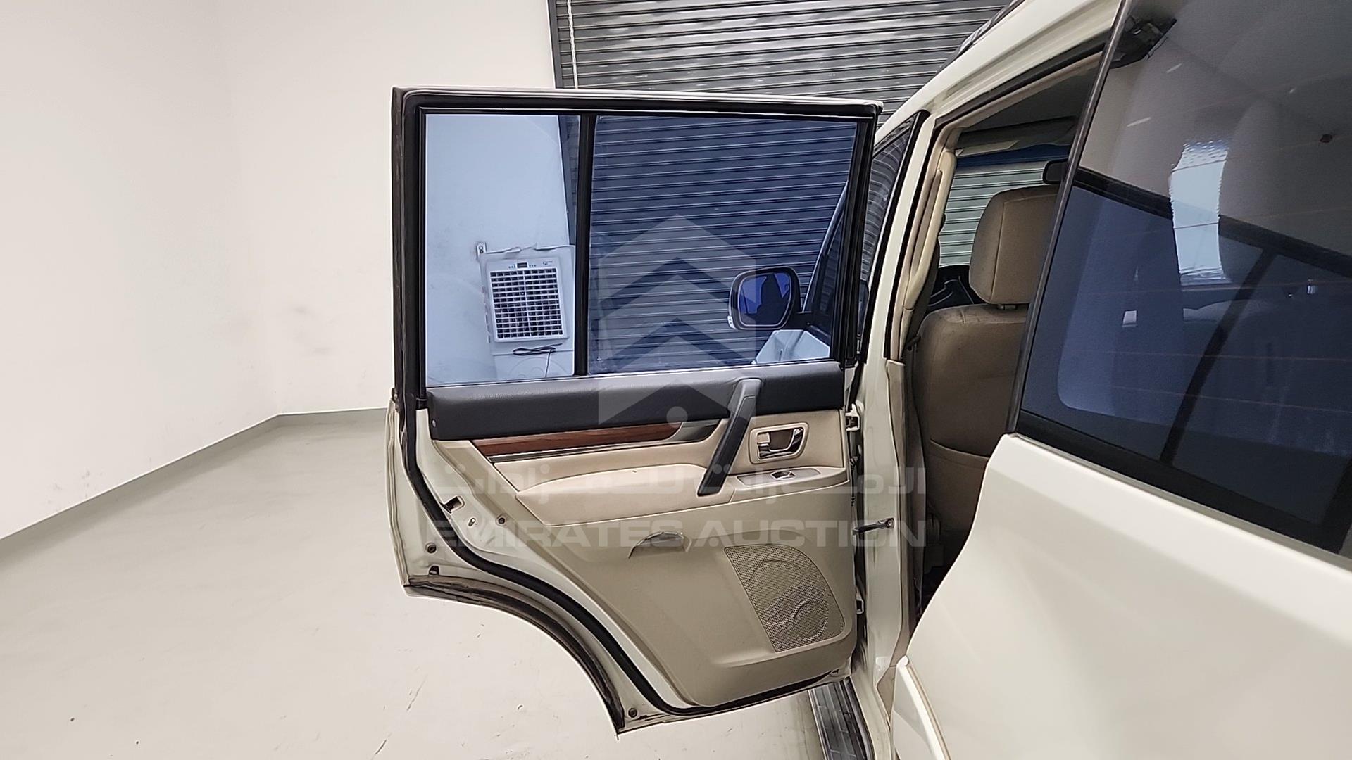 2009 MITSUBISHI PAJERO VIN: JMYLRV93W9J710845