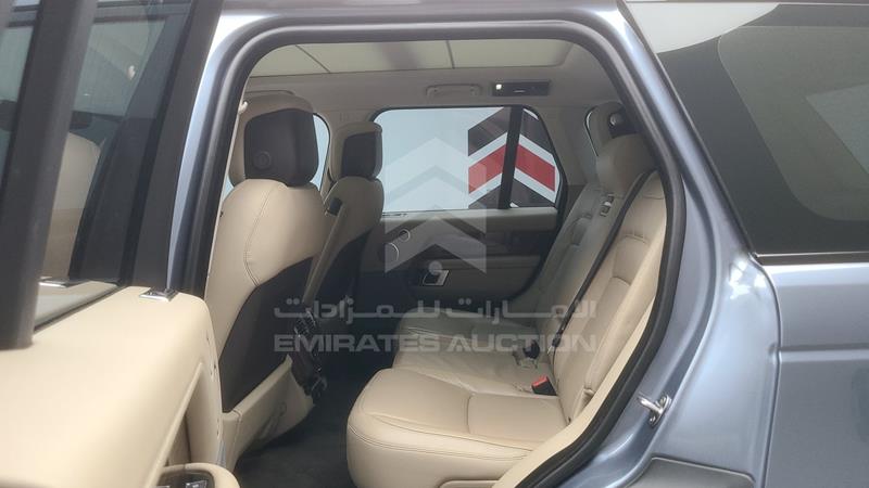 SALGA2BV6JA380966 Auction: EmiratesAuction Lot: 405807 SALGA2BV6JA380966 Range Rover Vogue SE 2018 BLUE Photo 28
