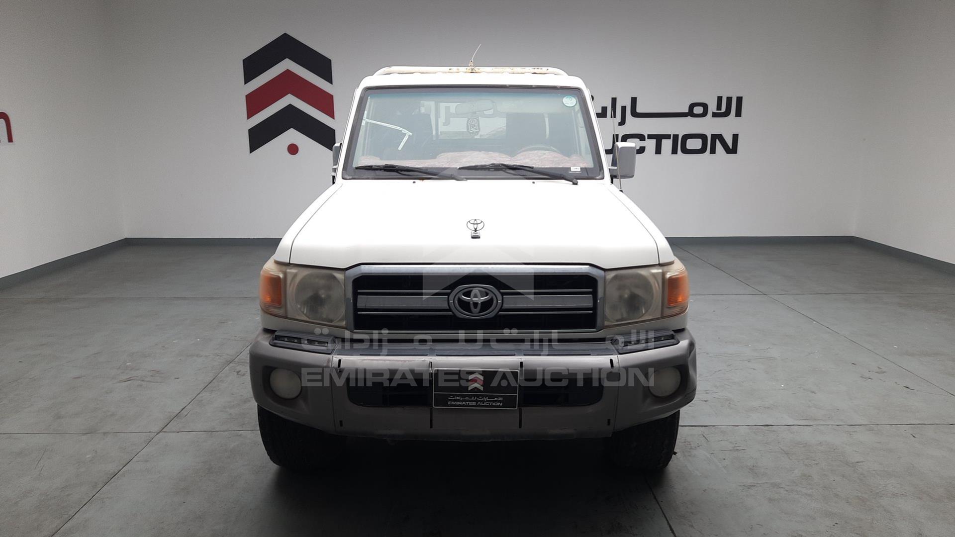 2013 TOYOTA LAND CRUISER VIN: JTFLU73J2D4547985