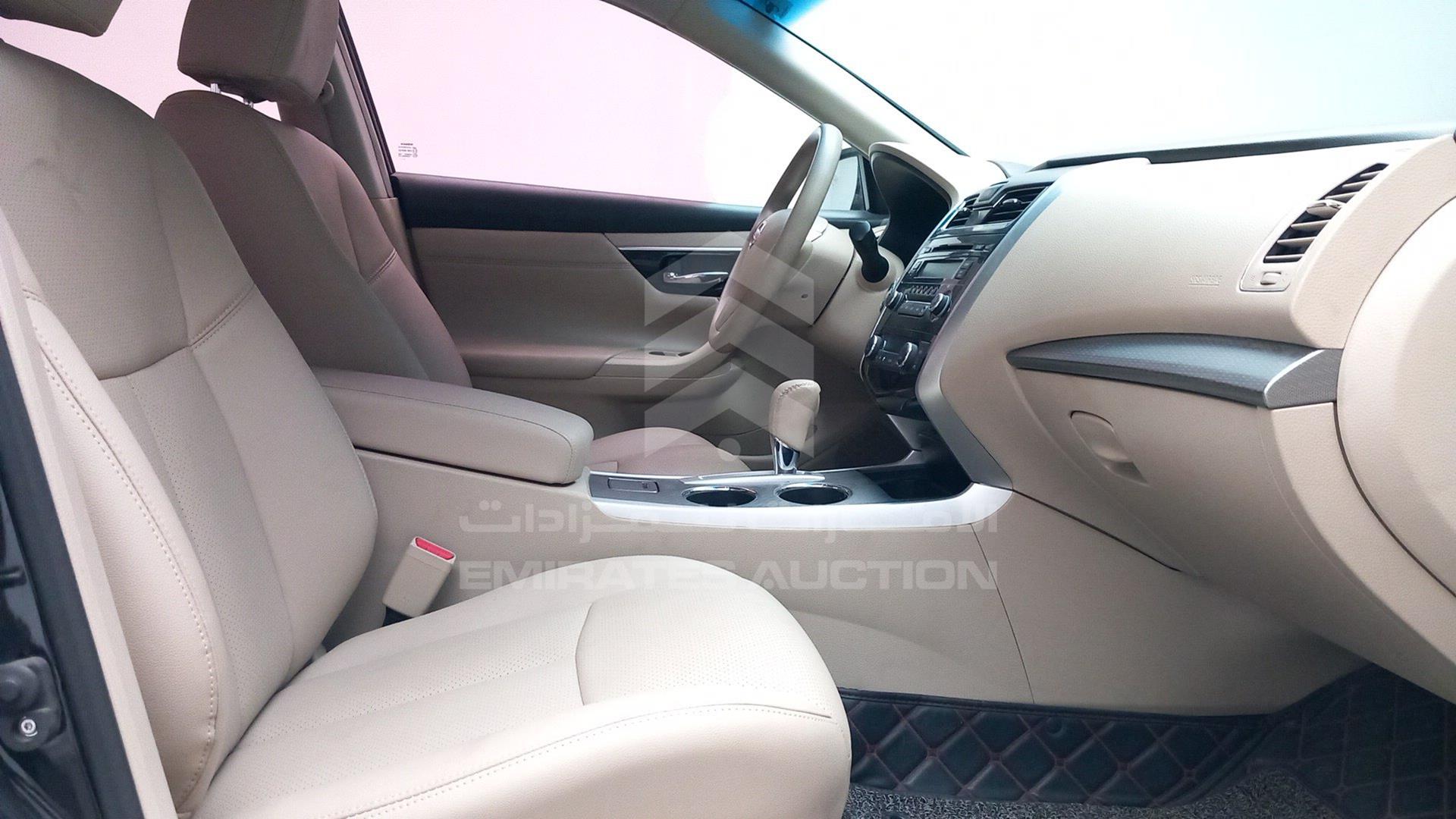 2017 NISSAN TEANA VIN: LGBF5AE07HR312584