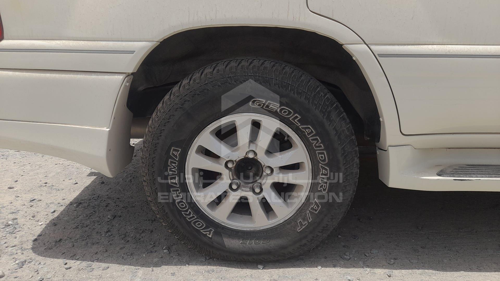 2000 LEXUS LX 470 VIN: JT6HT00W5Y0101679