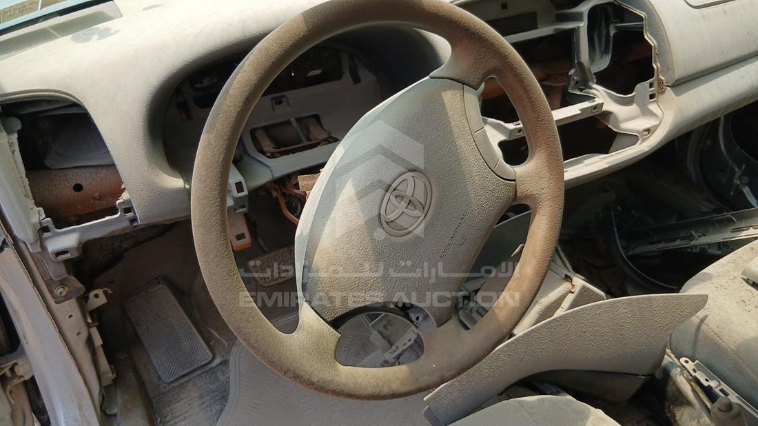 2006 Toyota Camry — Steering & Mounted Controls — Photo 11