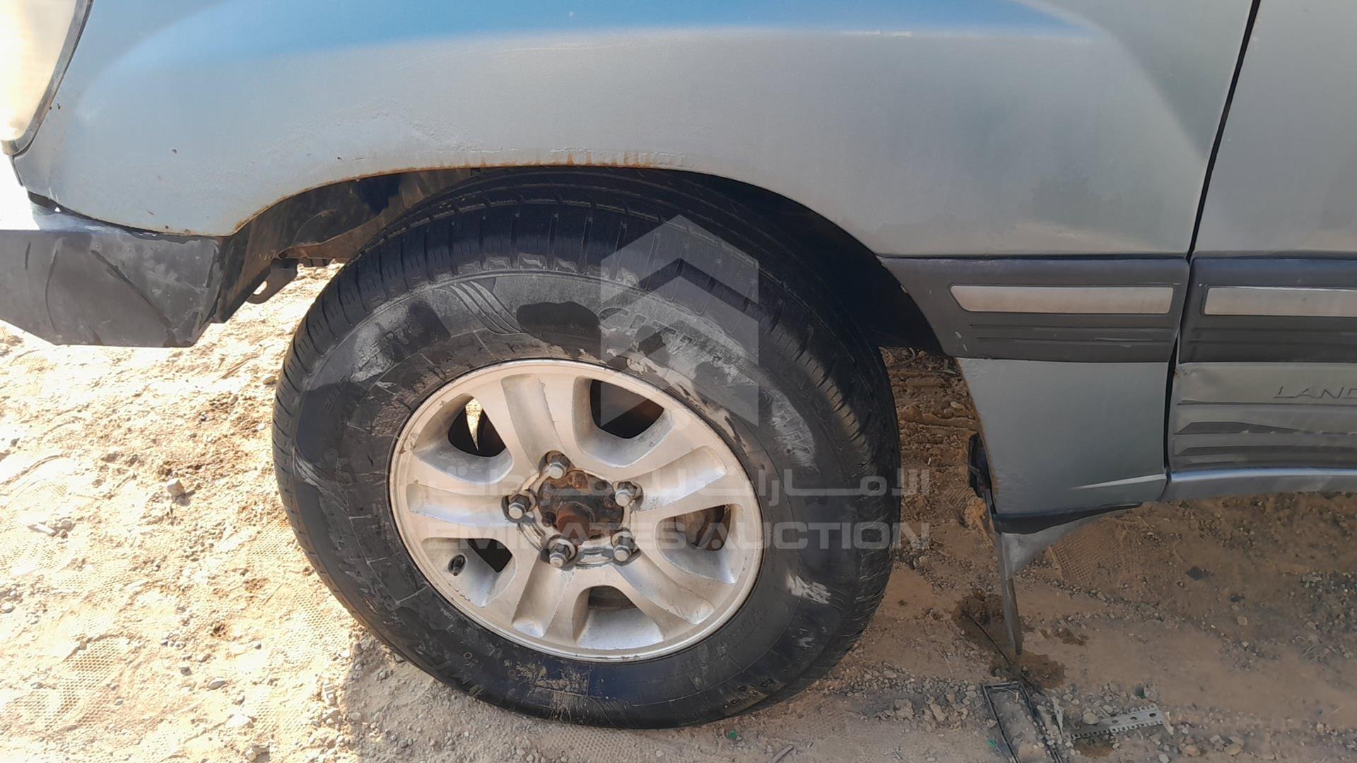 2005 TOYOTA LAND CRUISER VIN: JTEHT05J552074064
