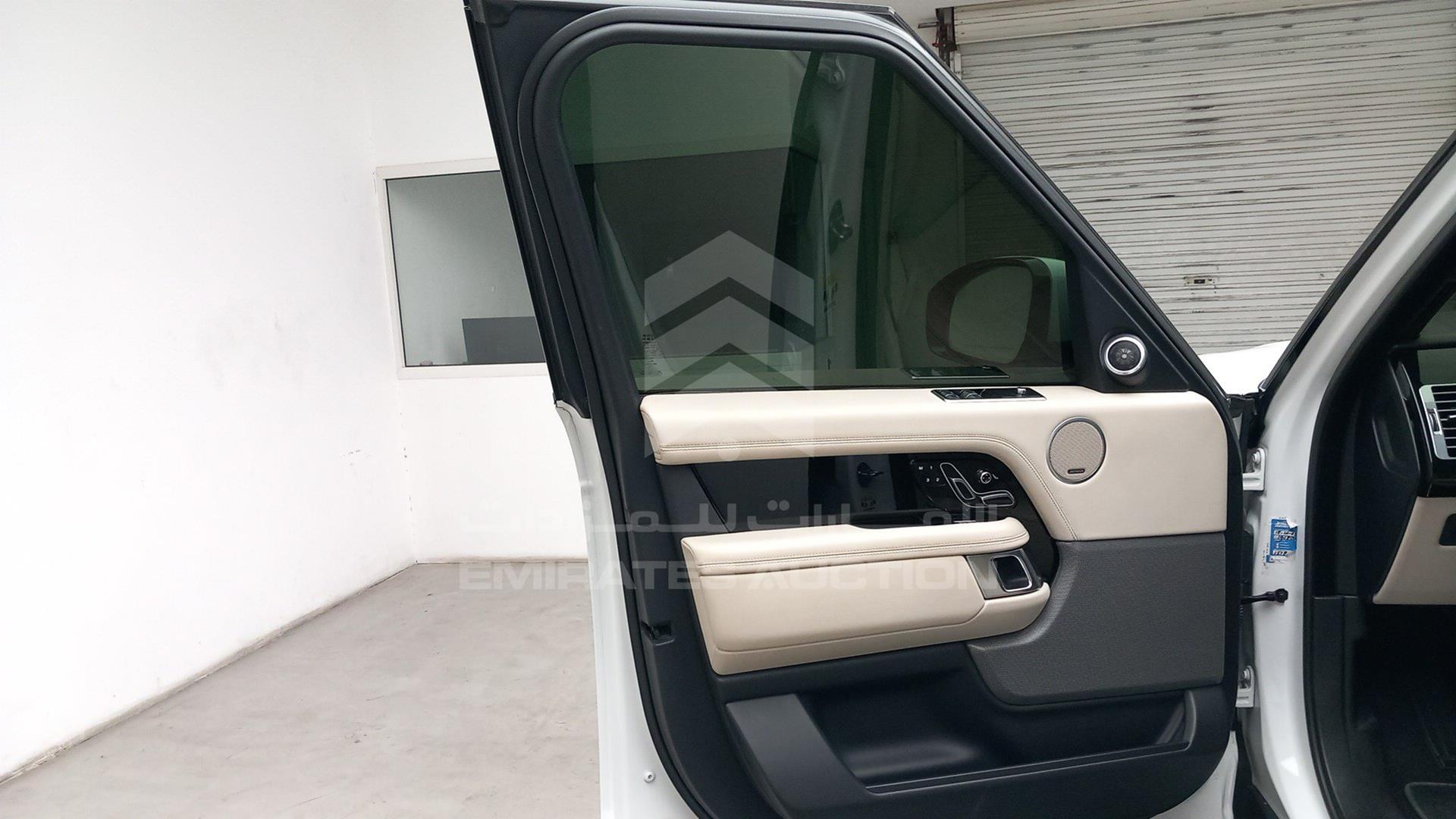 2018 RANGE ROVER HSE VIN: SALGA2BV0JA389243