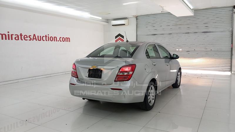 KL1JD5CE5JB010047 Auction: EmiratesAuction Lot: 408504 KL1JD5CE5JB010047 Chevrolet Aveo 2018 SILVER Photo 9