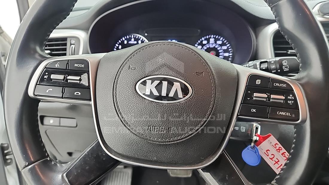 2019 Kia Sorento — Steering & Mounted Controls — Photo 16