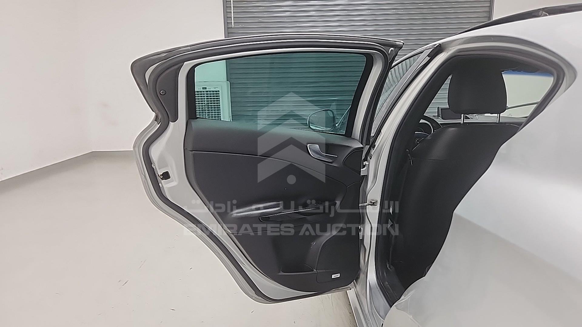 2014 ALFA ROMEO GILULIETTA VIN: ZARCABCA0E7216185