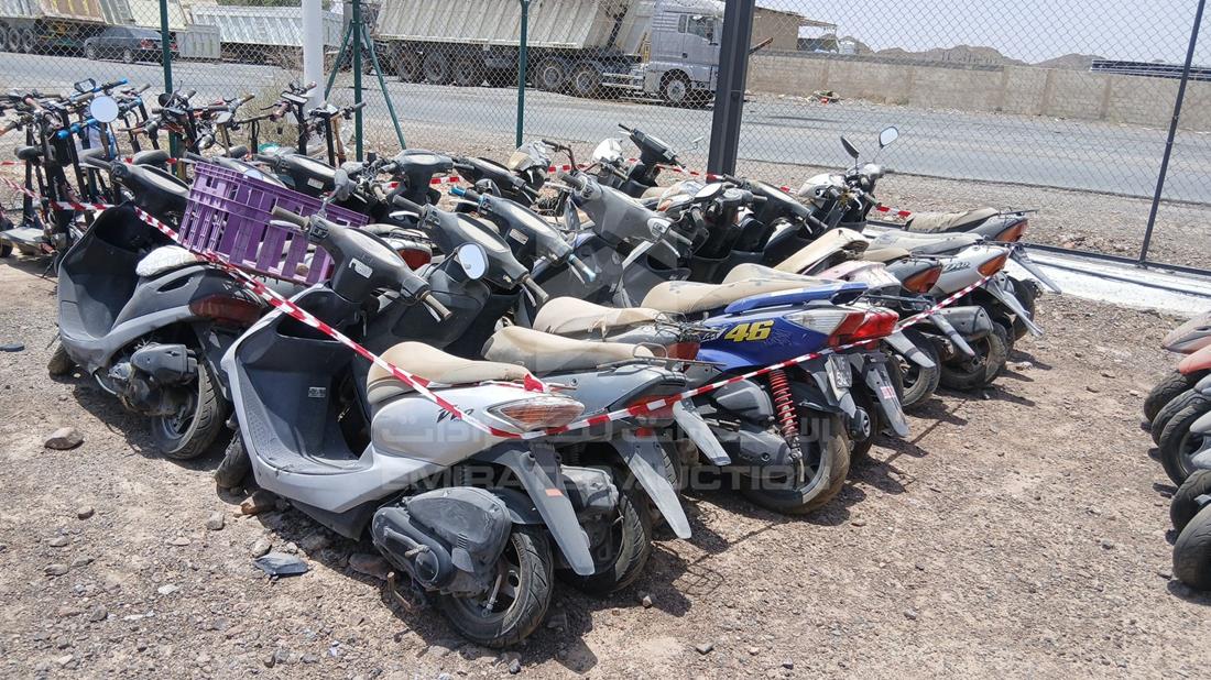 20 Scooter - Scrap without document — Rear Left Angle — Photo 5