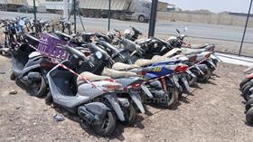 20 Scooter - Scrap without document — Rear Left Angle — Photo 5 — Thumbnail
