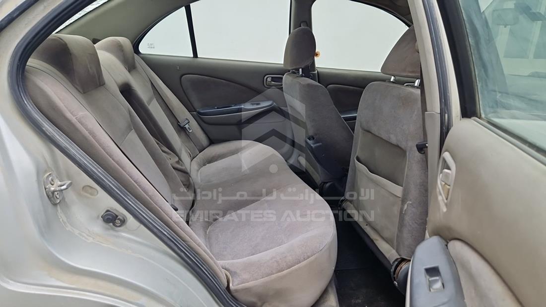 نيسان صني 2001 — زاوية الراكب الخلفي اليمنى — صورة 22