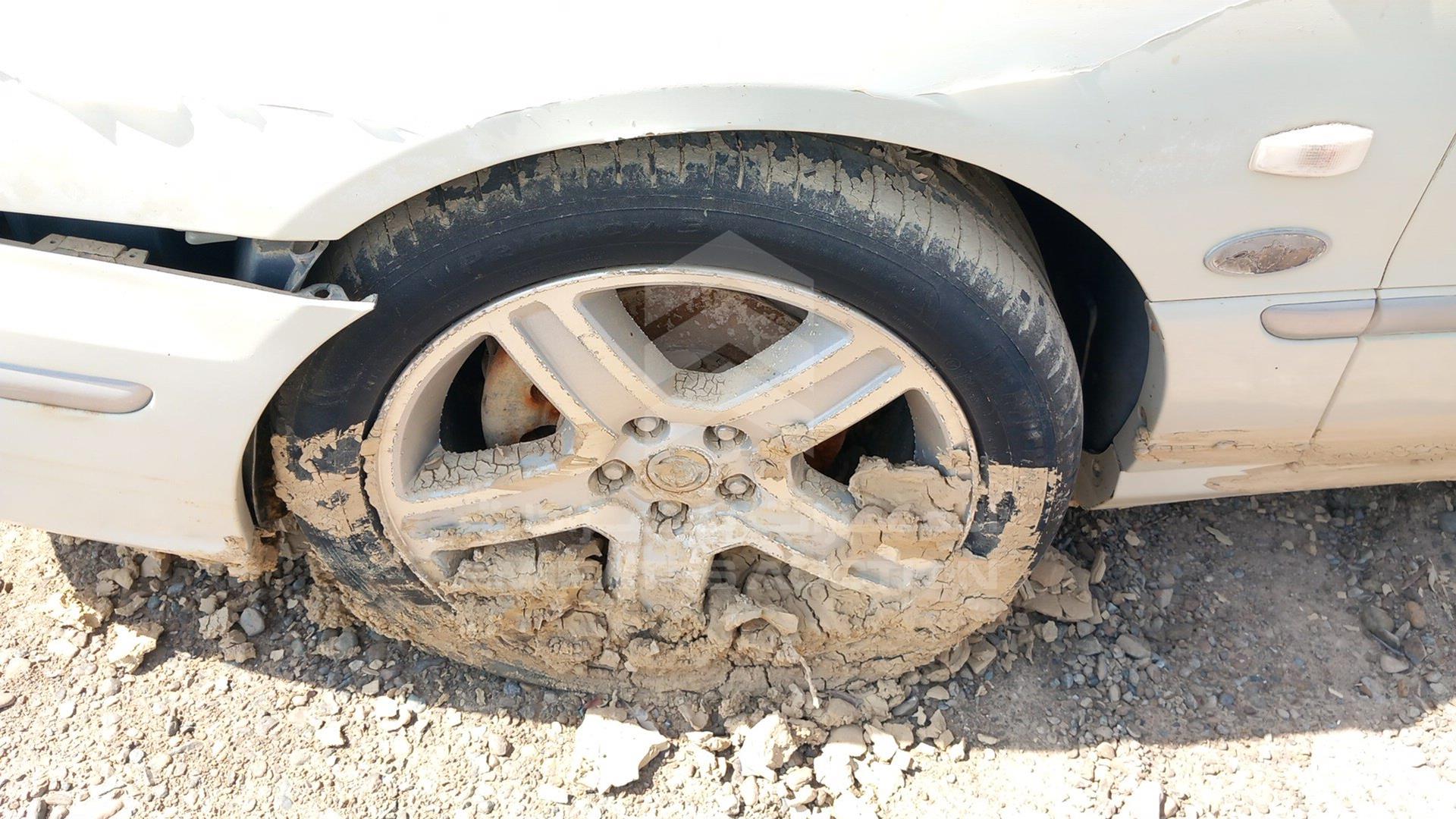 2004 KIA OPIRUS VIN: KNALD224445028628