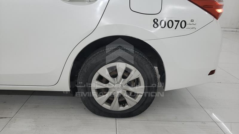 RKLBB9HEXH5193248 Auction: EmiratesAuction Lot: 404124 RKLBB9HEXH5193248 Toyota Corolla 2017 WHITE Photo 28
