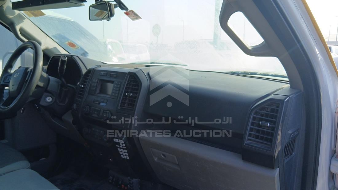 فورد اف 150 2019 — زاوية واجهة الراكب الأمامي الأيمن — صورة 26