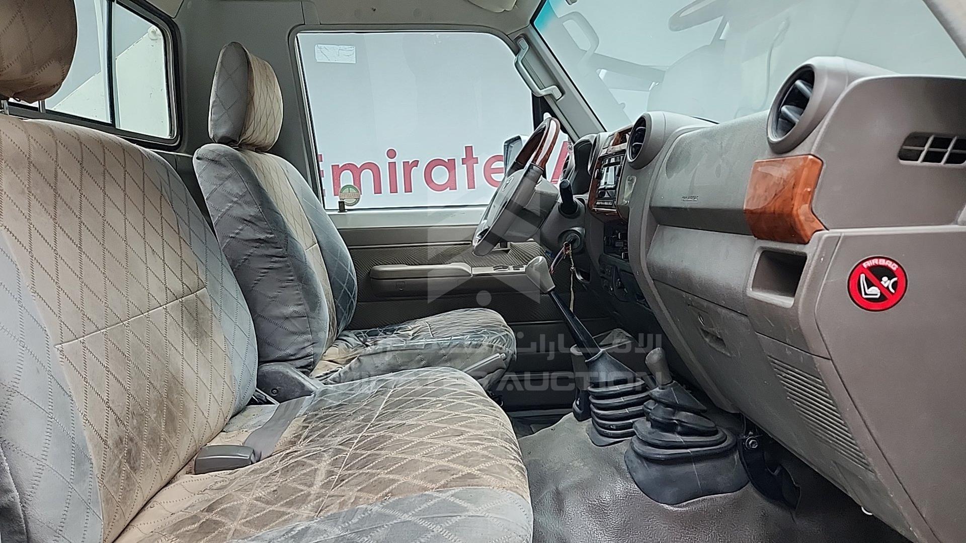 2012 TOYOTA LAND CRUISER VIN: JTFLU73J2C4522860