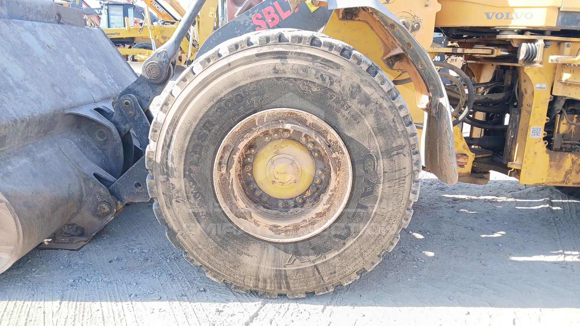 2011 VOLVO L120F VIN: VCEL120FC00026895