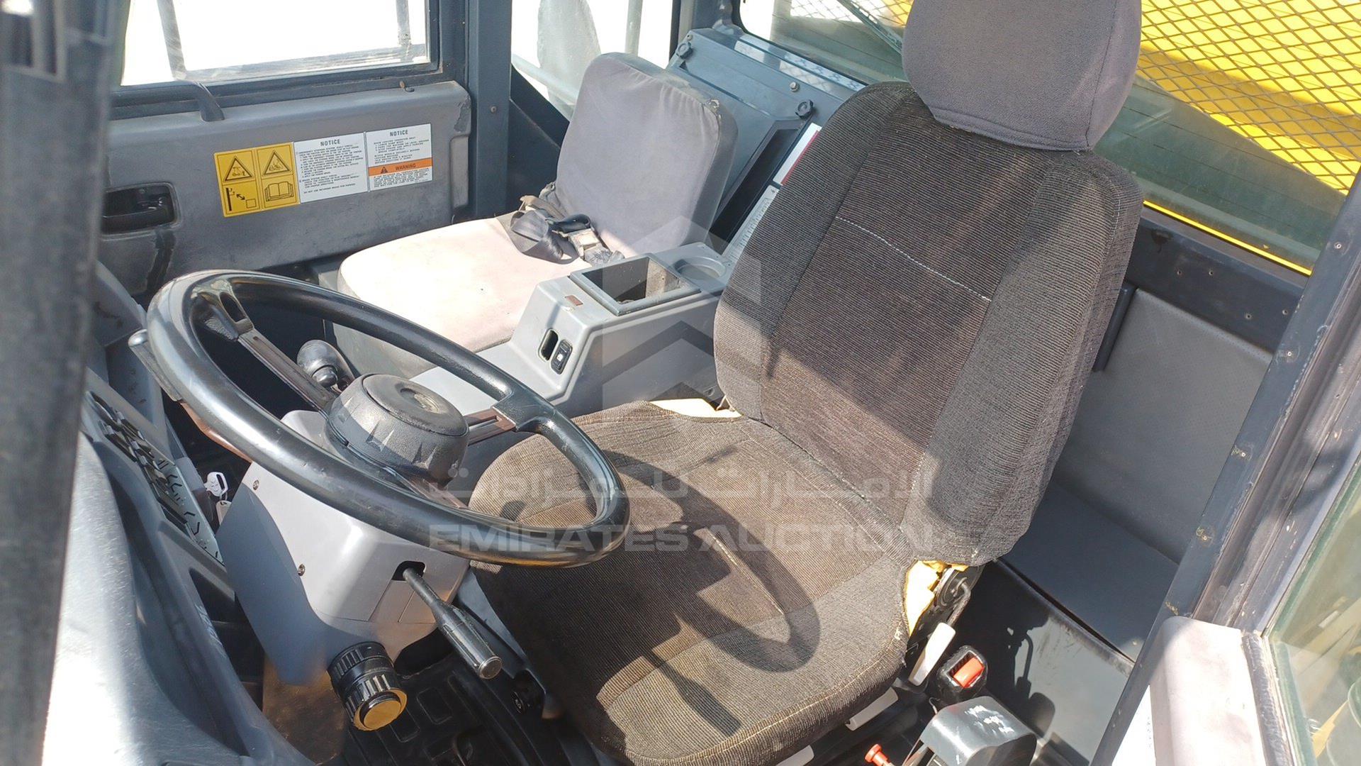 2015 KOMATSU HM400-2R VIN: KMTHM010V29007229