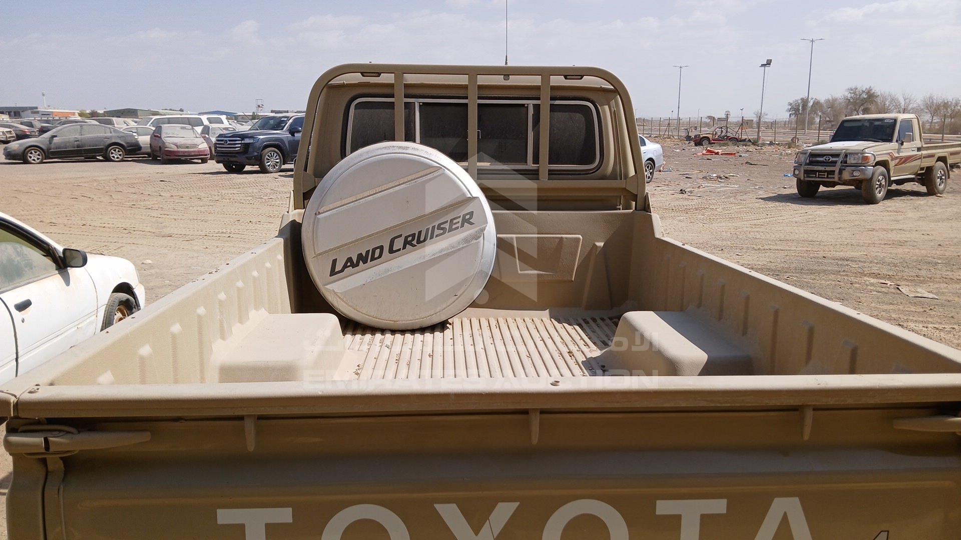 2015 TOYOTA LAND CRUISER VIN: JTFLU73J1F7019579