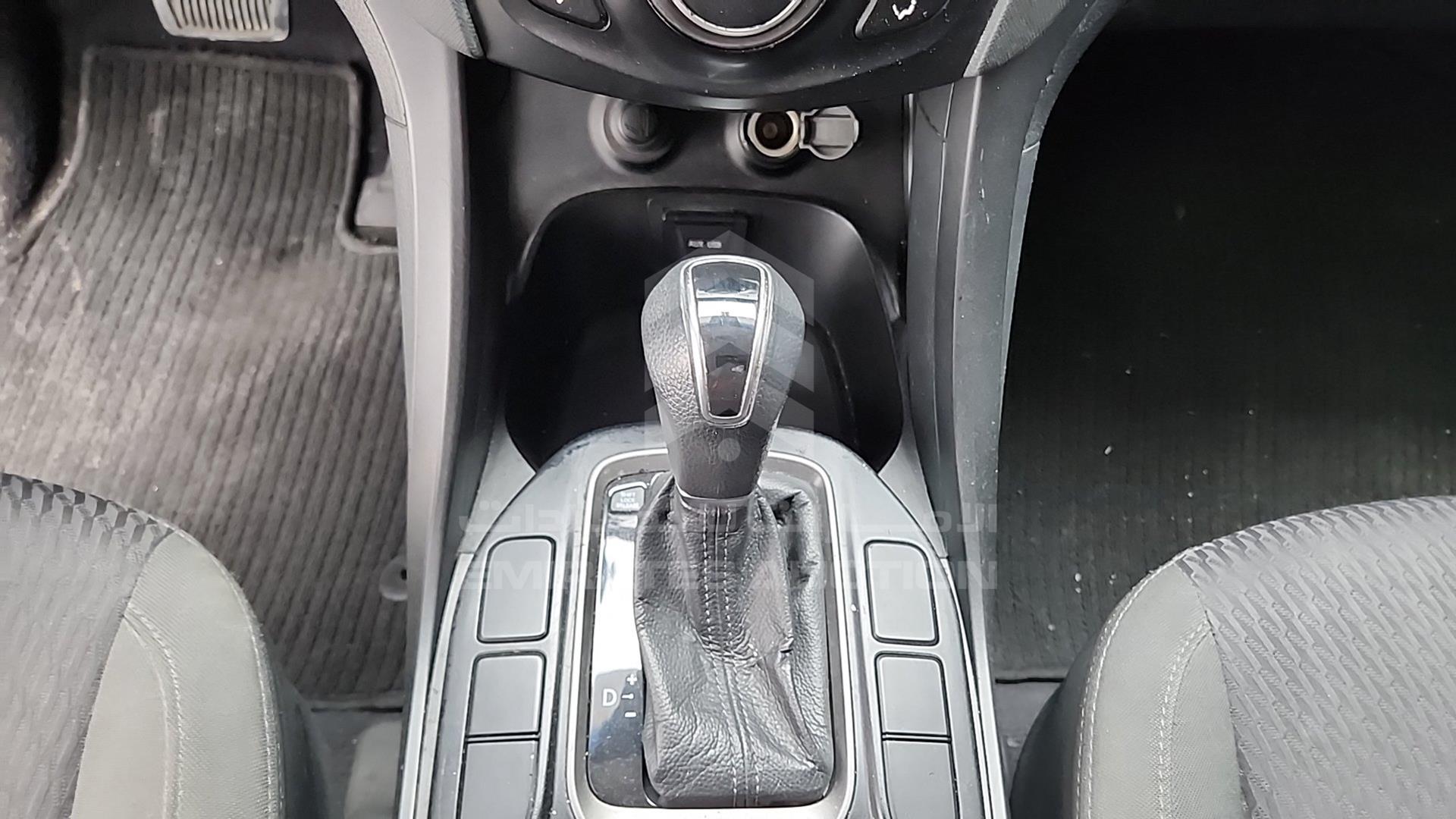 2016 HYUNDAI SANTA FE VIN: KMHST81C2GU488227