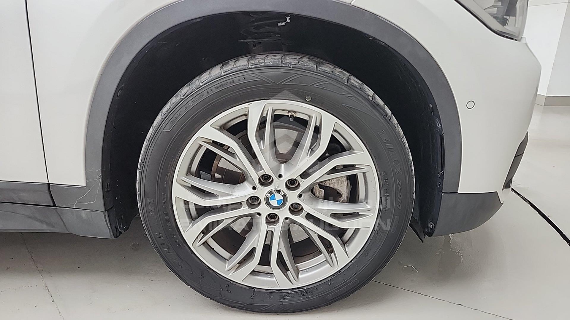 2018 BMW X1 VIN: WBAJG3106JEE24237