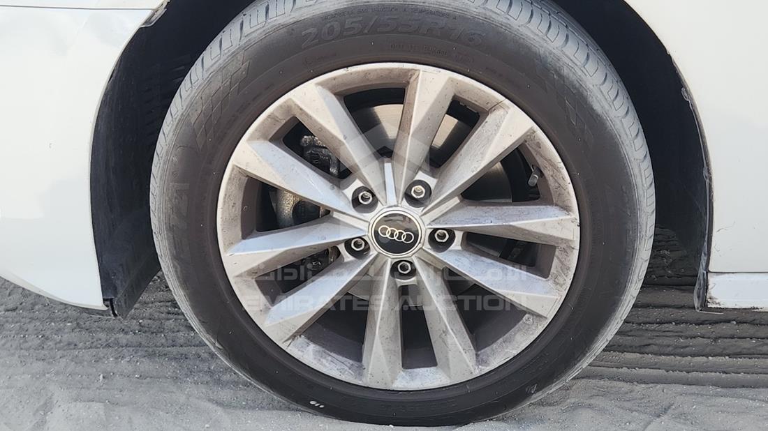 اودي ايه 3 2024 — الإطار الأمامي الأيسر — صورة 33